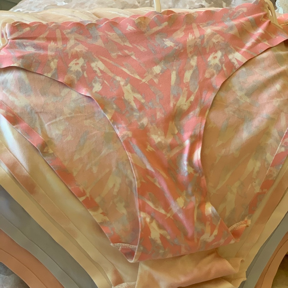 Set of 5 Jessica Simpson “no show” underwear